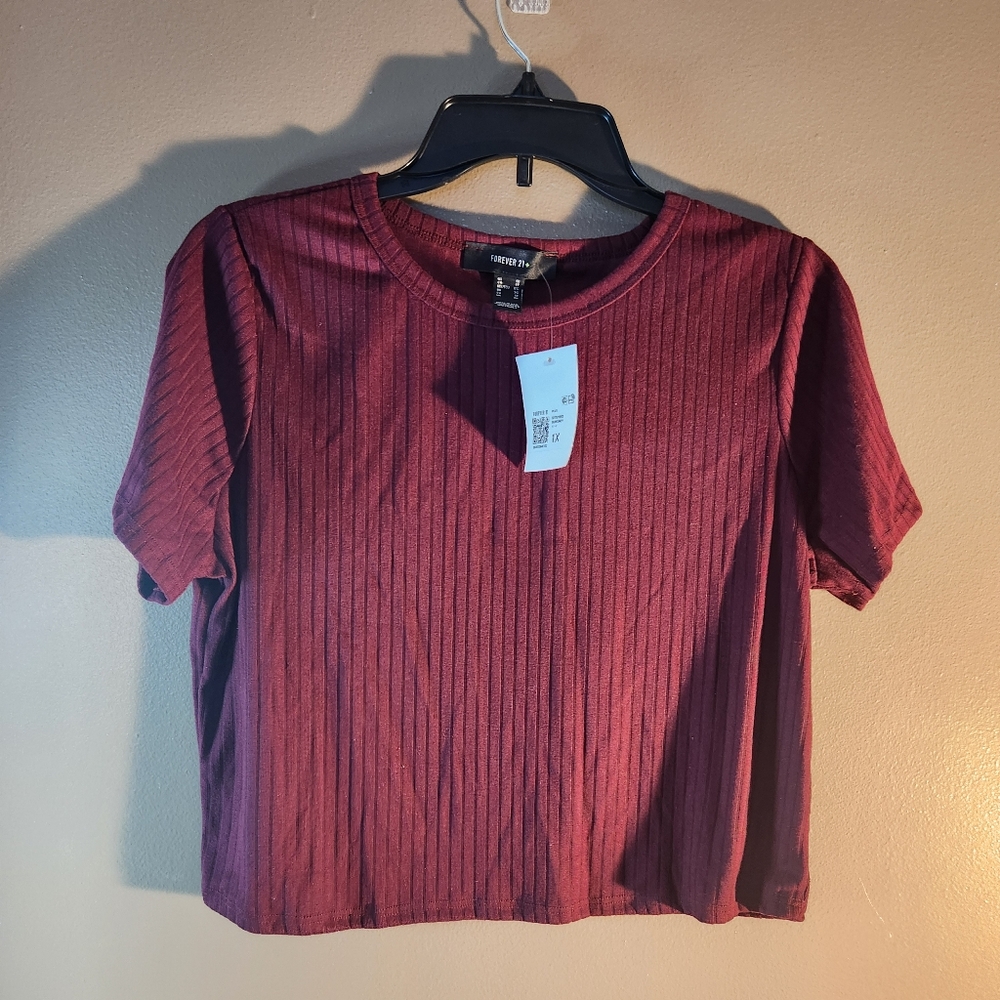Ladies two piece crop top/skirt set size 1x burgundy